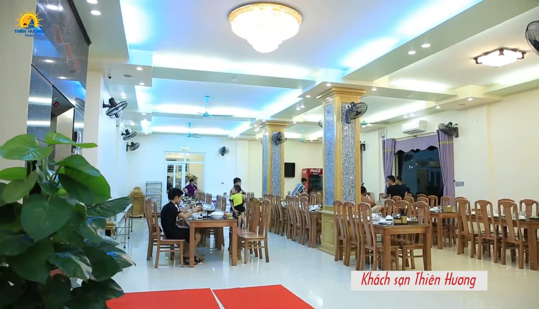 Không gian nhà hàng Thiên Hương